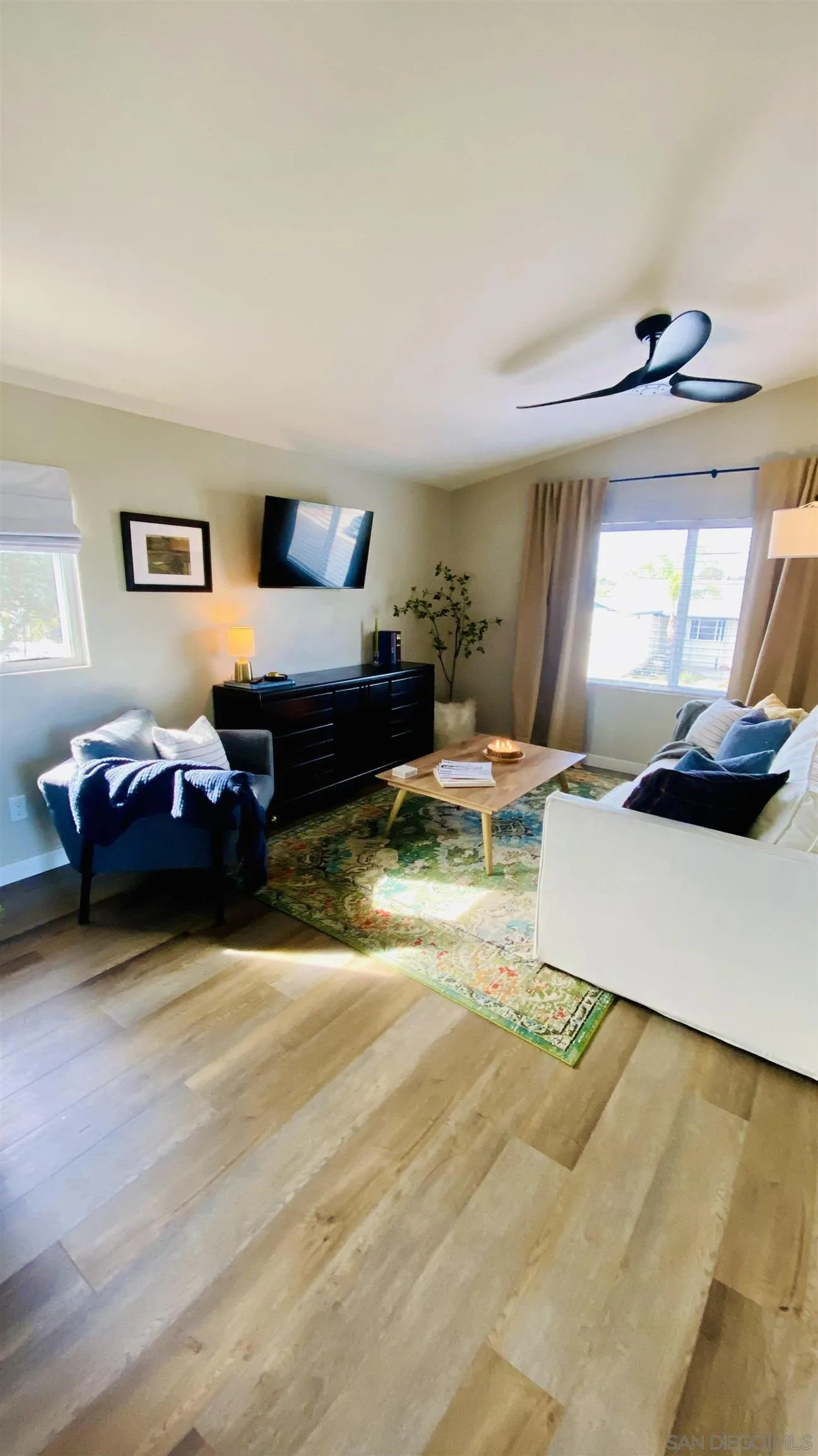 6081 Horton Drive, Unit CASITA La Mesa, CA 91942 - Photo 3 of 30 a living room with furniture
