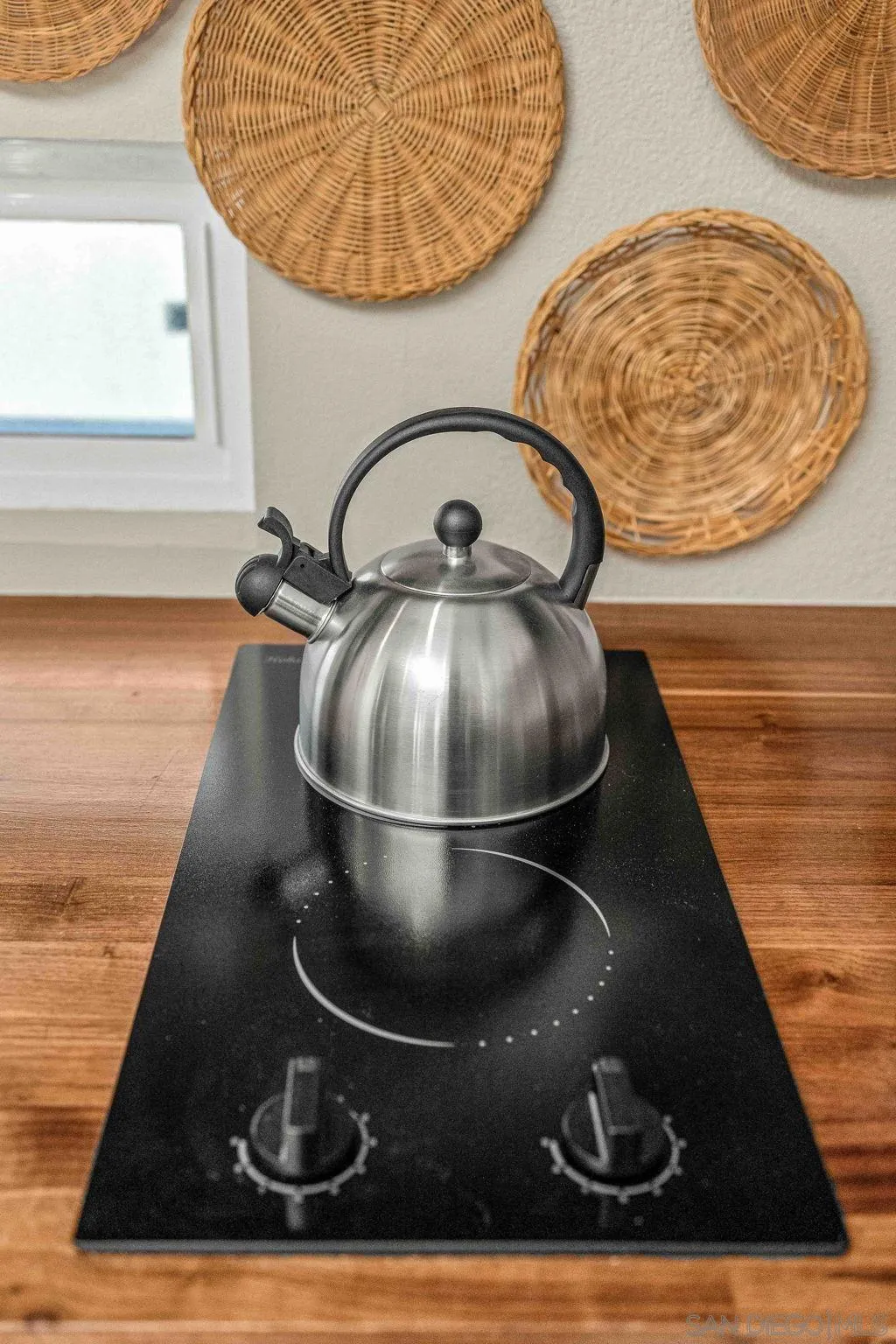6081 Horton Drive, Unit CASITA La Mesa, CA 91942 - Photo 6 of 30 view of dining table