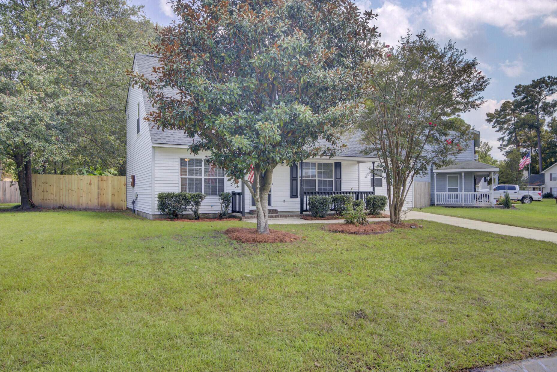 144 Traders Station Road Summerville, SC 29486 - Photo 3 of 40 03_3_mls