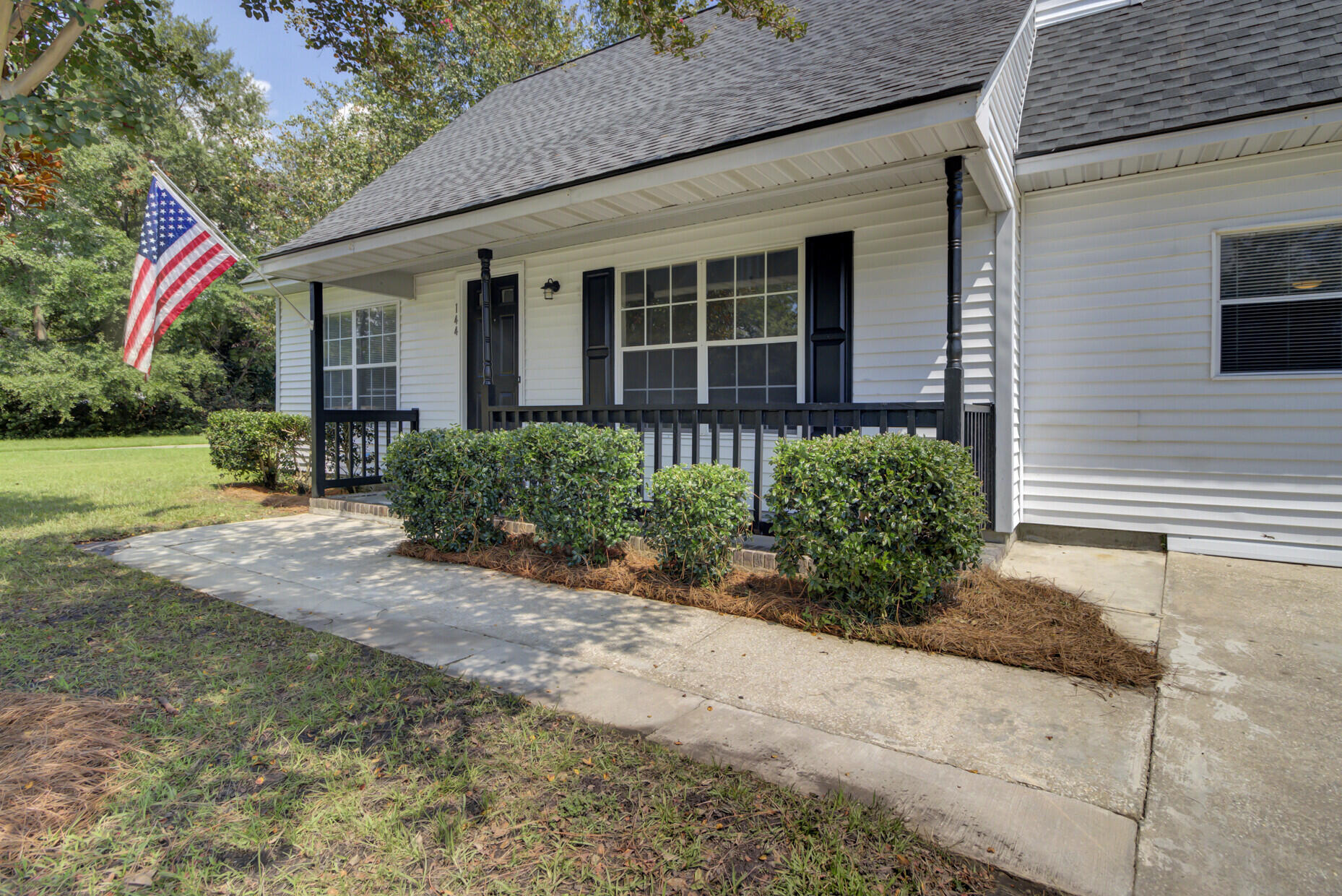 144 Traders Station Road Summerville, SC 29486 - Photo 4 of 40 04_4_mls
