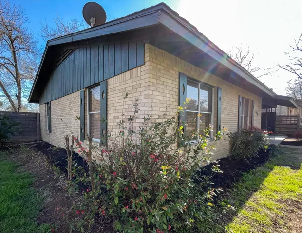 a house view with a backyard space