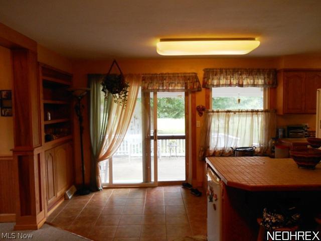 17 Parrish Road Conneaut, OH 44030 - Photo 5 of 18 KITCHEN