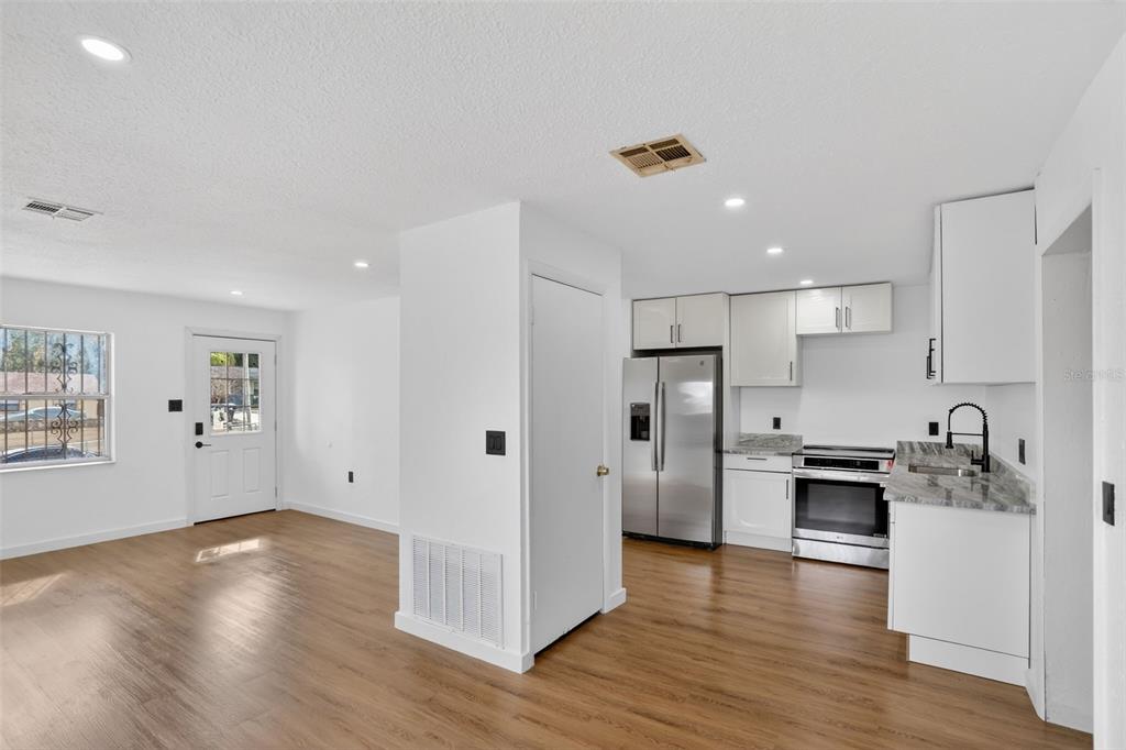 101 West Celeste Street Apopka, FL 32703 - Photo 6 of 43