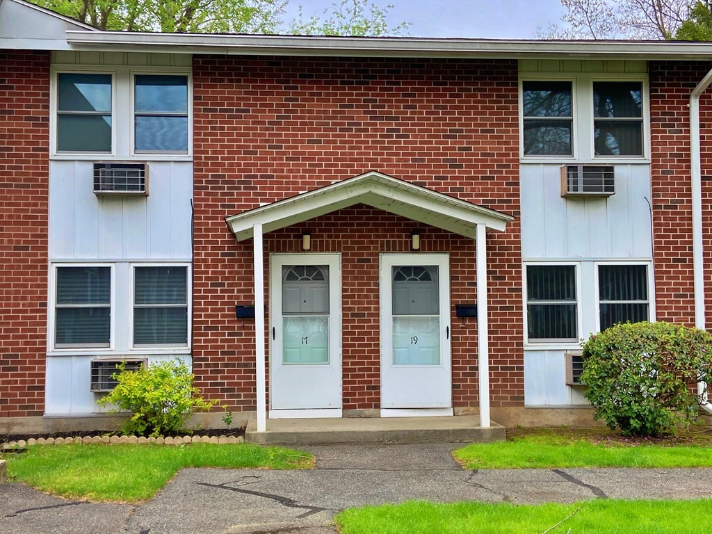 17 Manor Court, Unit 17 Springfield, MA 01118 - Photo 2 of 19 Gallery Image 2