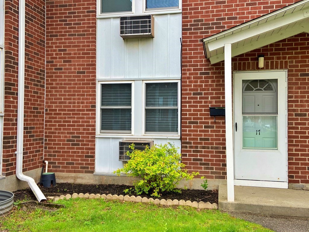 17 Manor Court, Unit 17 Springfield, MA 01118 - Photo 3 of 19 Gallery Image 3