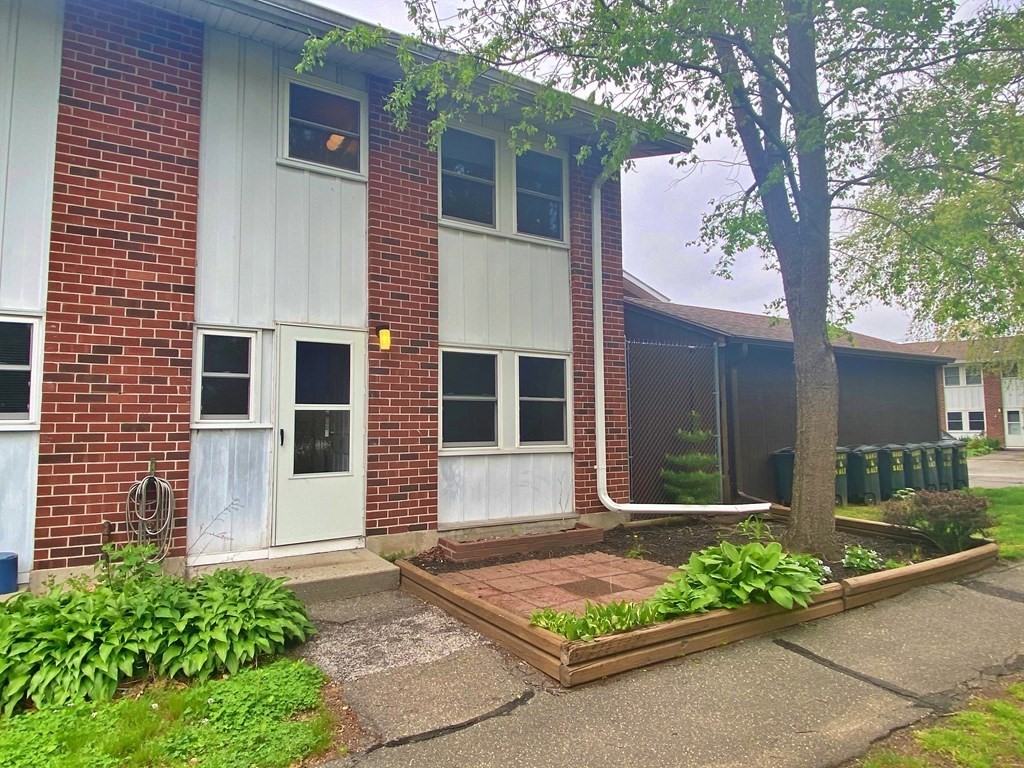 17 Manor Court, Unit 17 Springfield, MA 01118 - Photo 4 of 19 Gallery Image 4