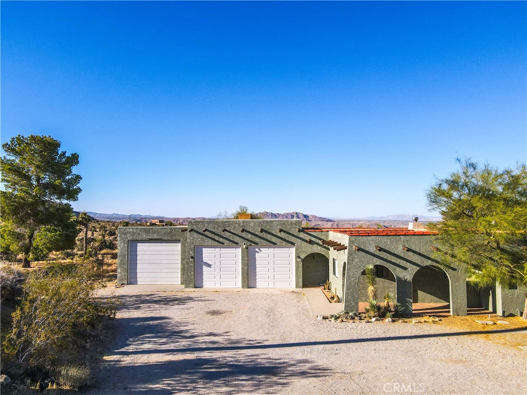 8672 Vía Rocosa Joshua Tree, CA 92252 - Photo 1 of 1 front view of a house with a balcony