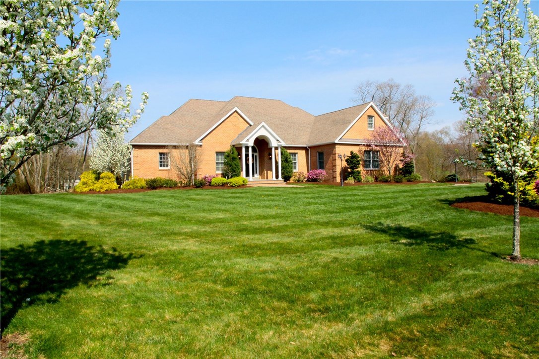 10 Winterberry Road Lincoln, RI 02865 - Photo 1 of 40 Gallery Image 1