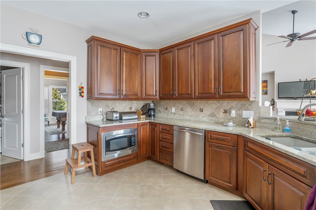 10 Winterberry Road Lincoln, RI 02865 - Photo 12 of 40 Gallery Image 12