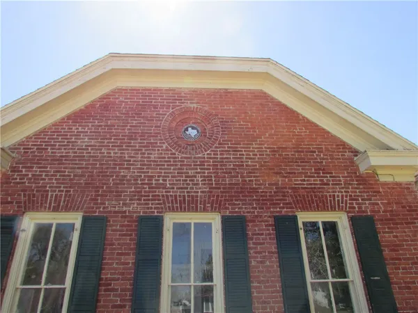 $275,500 | 221 East Garden Street, Goliad, TX 77963