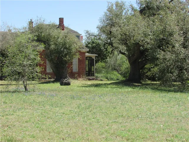 $275,500 | 221 East Garden Street, Goliad, TX 77963