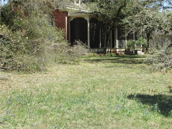 $275,500 | 221 East Garden Street, Goliad, TX 77963