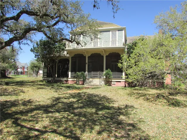 $275,500 | 221 East Garden Street, Goliad, TX 77963