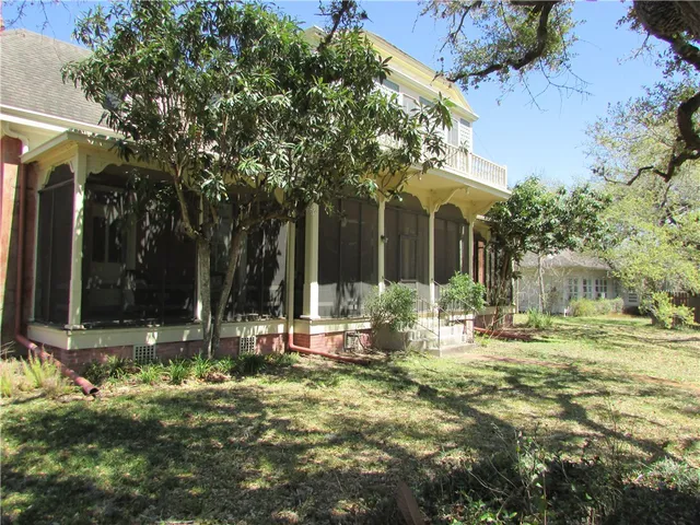 $275,500 | 221 East Garden Street, Goliad, TX 77963