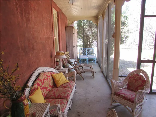 $275,500 | 221 East Garden Street, Goliad, TX 77963