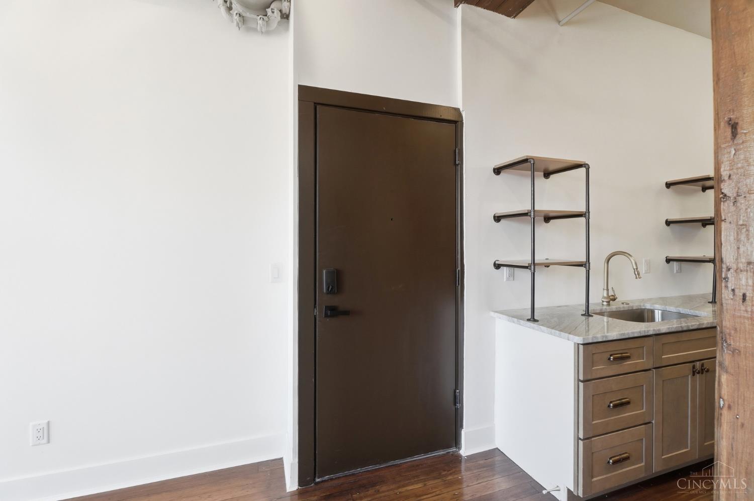 607 Main Street, Unit 10 Cincinnati, OH 45202 - Photo 5 of 37