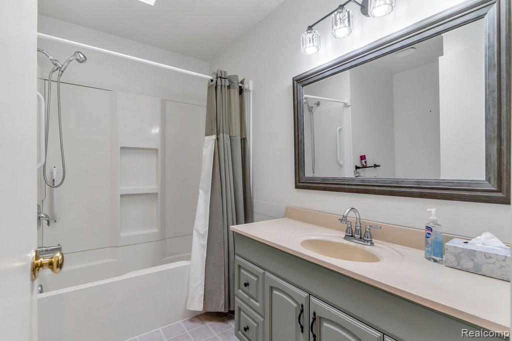 3370 King Road Bridgeport, MI 48722 - Photo 18 of 39 Gallery Image 18