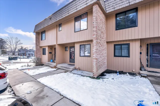 $260,000 | 3 Hawthorn Court, Unit 3, Cromwell, CT 06416