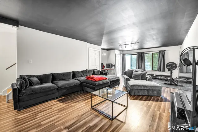 $260,000 | 3 Hawthorn Court, Unit 3, Cromwell, CT 06416