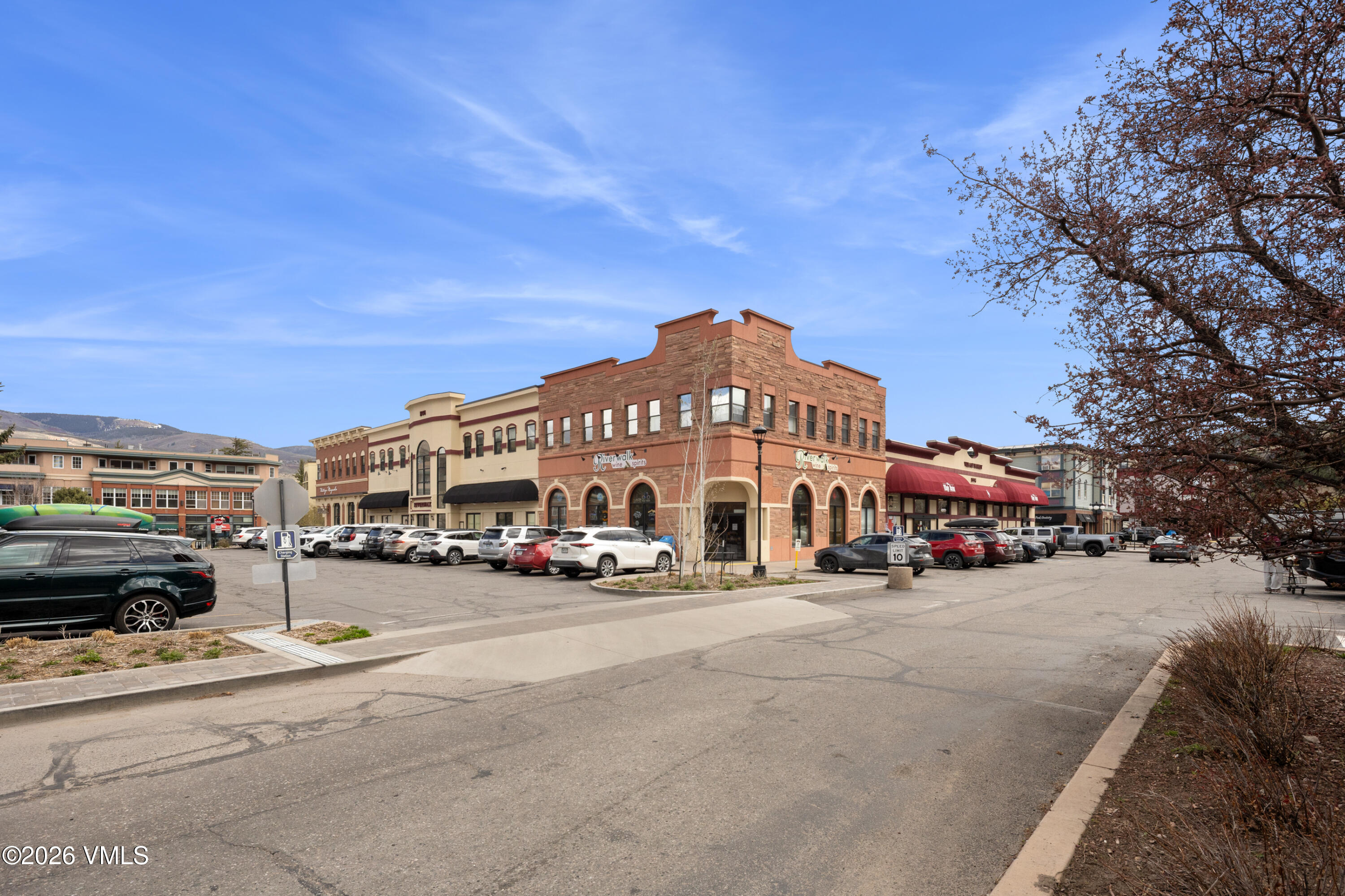 34295 Highway 6, Unit 213 Edwards, CO 81632 - Photo 39 of 47 Market building