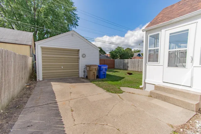 $324,900 | 7208 33rd Avenue, Kenosha, WI 53142