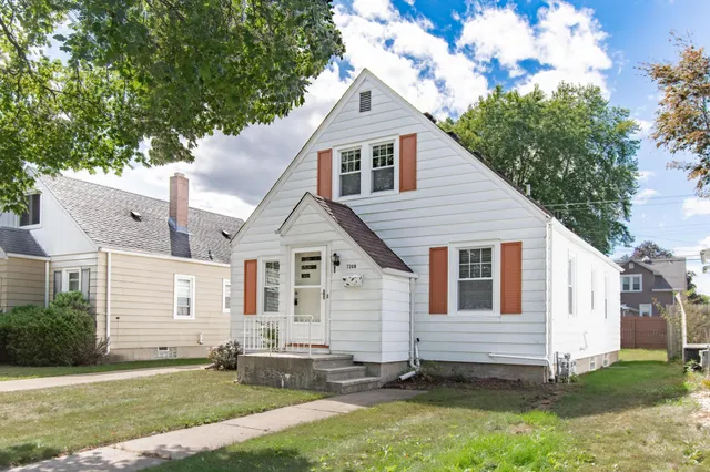 $324,900 | 7208 33rd Avenue, Kenosha, WI 53142