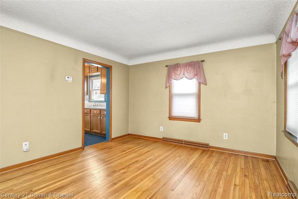 24531 Union Street Dearborn, MI 48124 - Photo 7 of 29