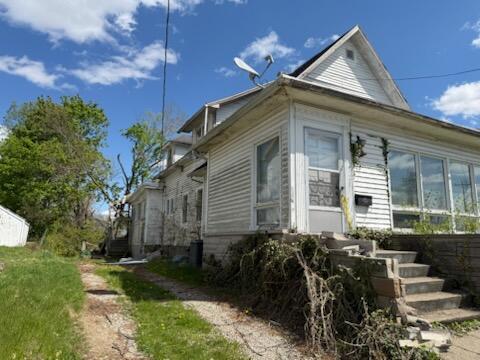 105 Wood Street Three Rivers, MI 49093 - Photo 2 of 7 3