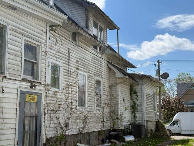 105 Wood Street Three Rivers, MI 49093 - Photo 3 of 7 4