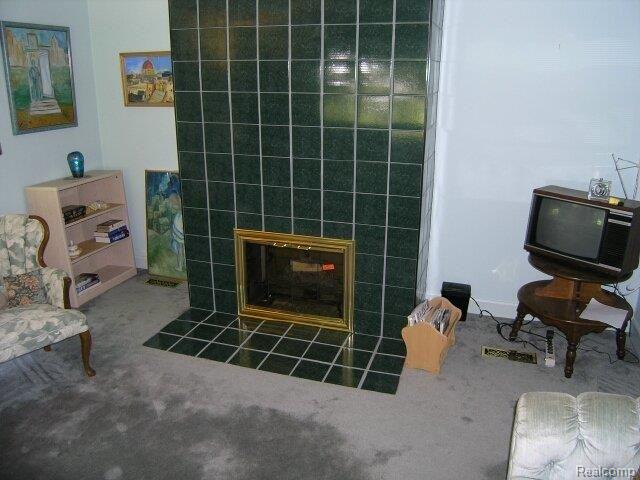 245 Cloverly Road Grosse Pointe, MI 48236 - Photo 5 of 19 Family Room Fireplace.jpg