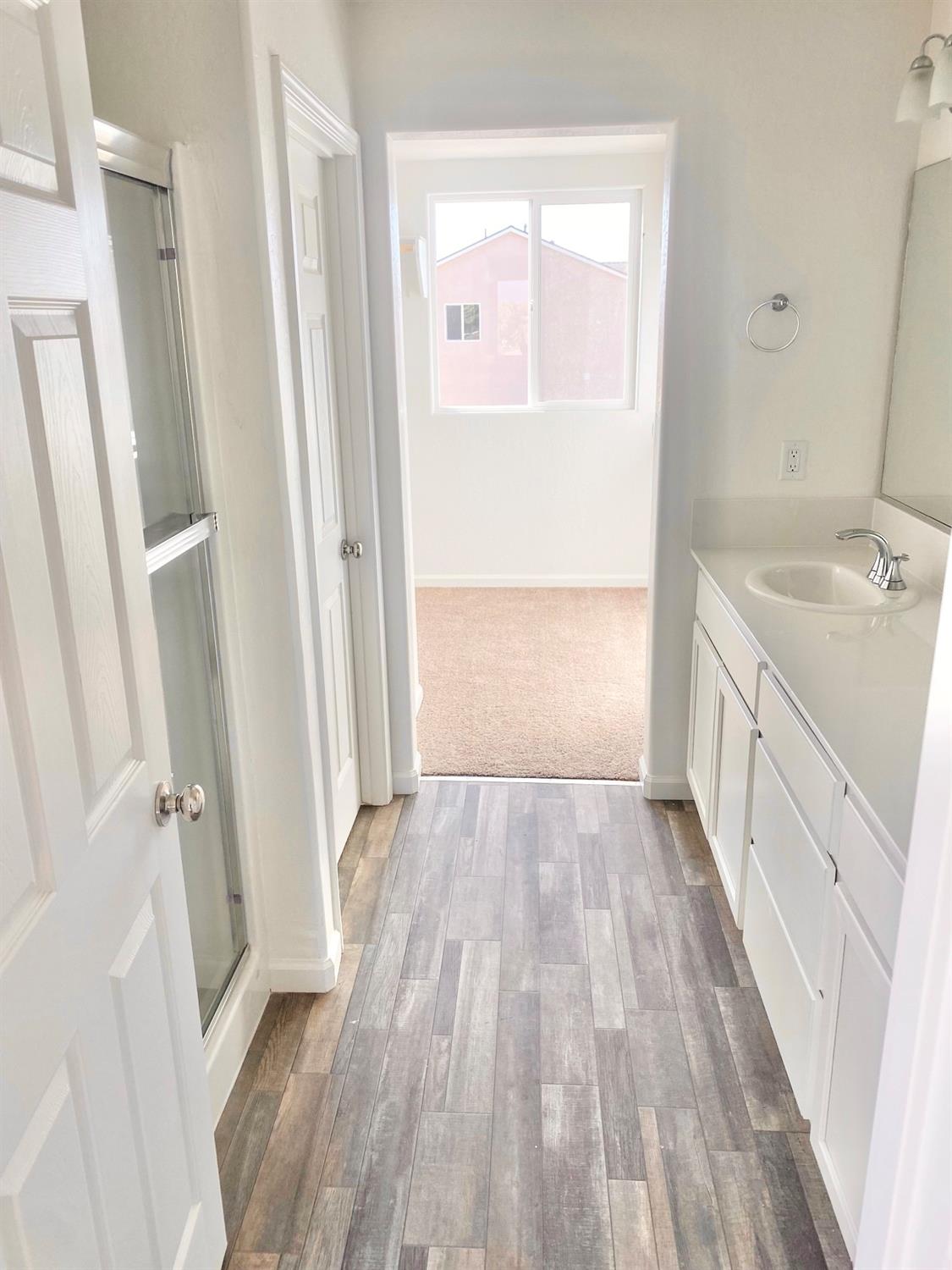 400 South Orange Avenue Reedley, CA 93654 - Photo 8 of 9 400 S Orange Ave, Primary Bathroom