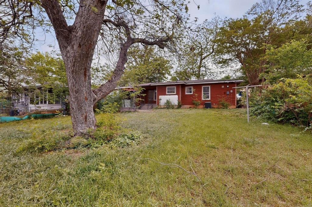 4508 Rutland Avenue Fort Worth, TX 76133 - Photo 35 of 36 front view of a house with a yard