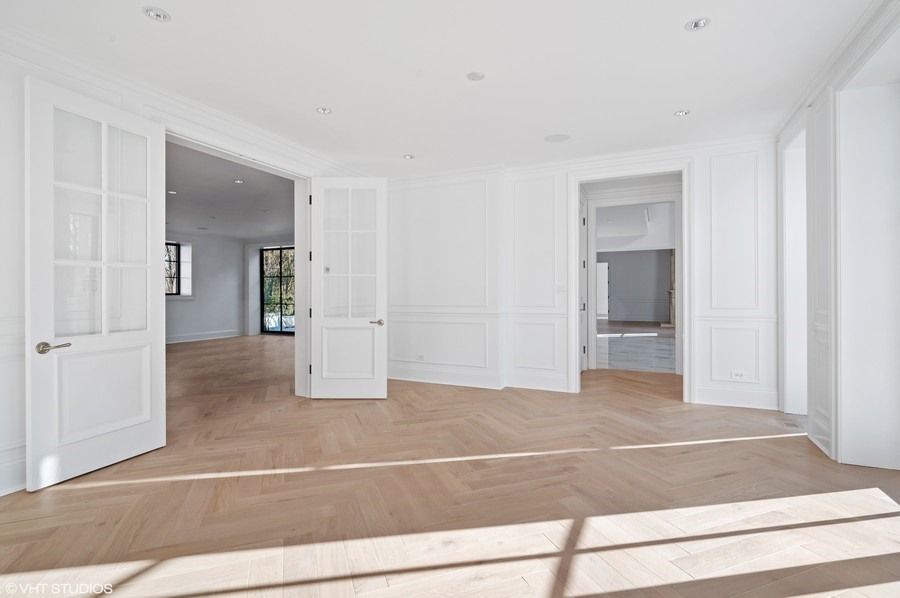 655 Sheridan Road Glencoe, IL 60022 - Photo 17 of 45 a view of a livingroom with wooden floor and a bathroom