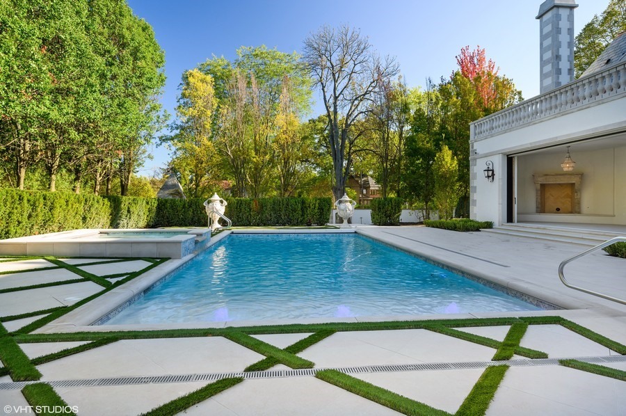 655 Sheridan Road Glencoe, IL 60022 - Photo 23 of 45 a view of a backyard