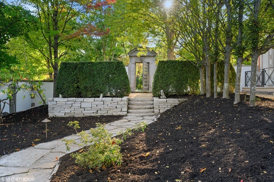 655 Sheridan Road Glencoe, IL 60022 - Photo 45 of 45 a view of a park with large trees