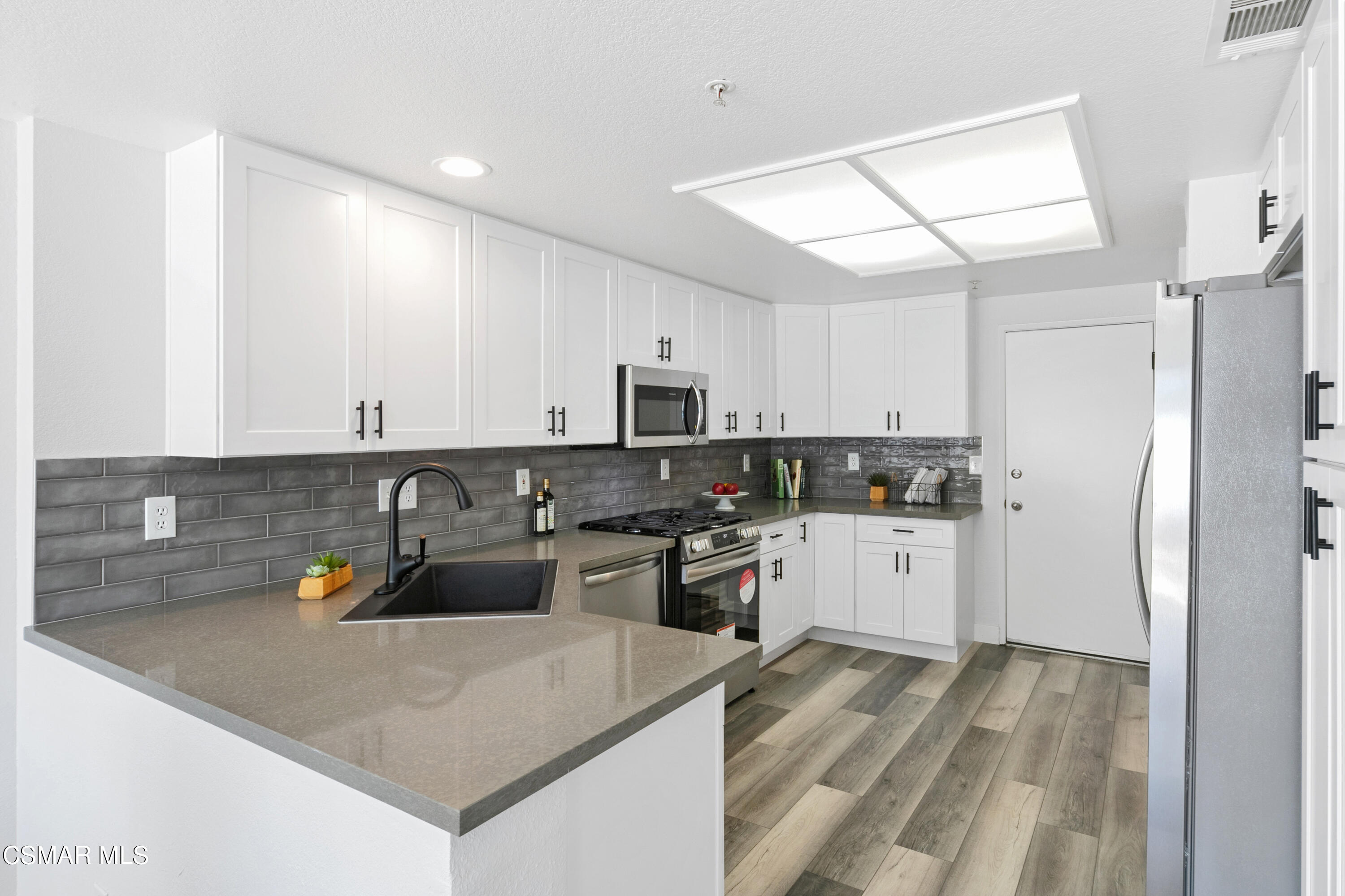 517 Orilla Walk Oxnard, CA 93030 - Photo 20 of 50 5DSR8198