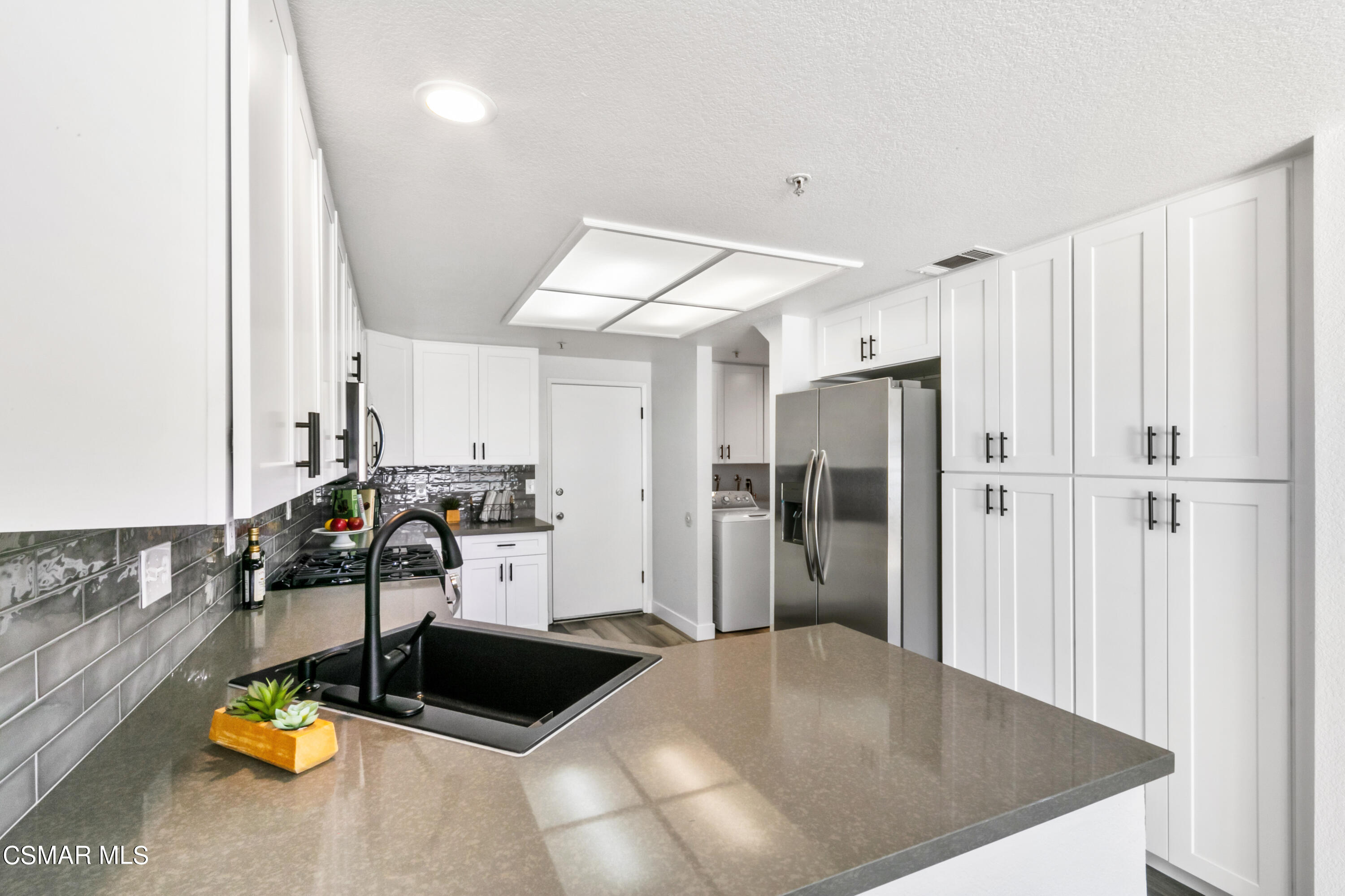 517 Orilla Walk Oxnard, CA 93030 - Photo 21 of 50 5DSR8207