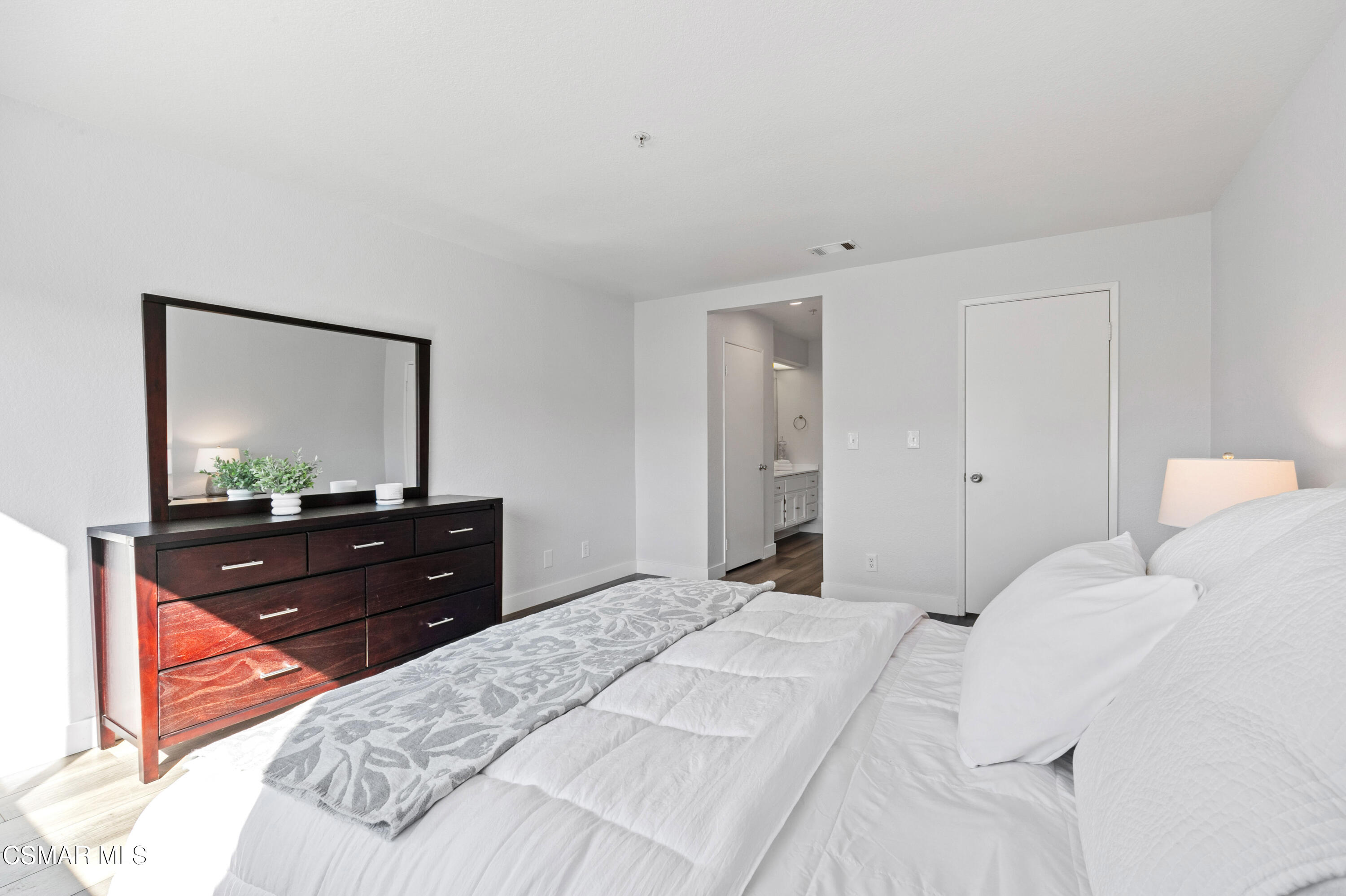 517 Orilla Walk Oxnard, CA 93030 - Photo 31 of 50 5DSR8323