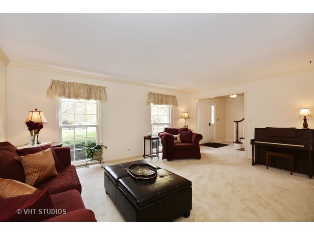 5N316 Oak Road St. Charles, IL 60175 - Photo 9 of 25 a living room with furniture window and a lamp