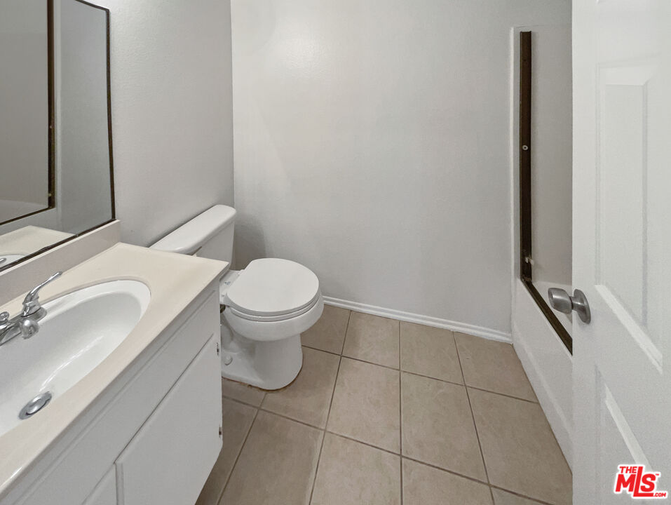 31361 The Old Road, Unit A Castaic, CA 91384 - Photo 8 of 30 Gallery Image 8