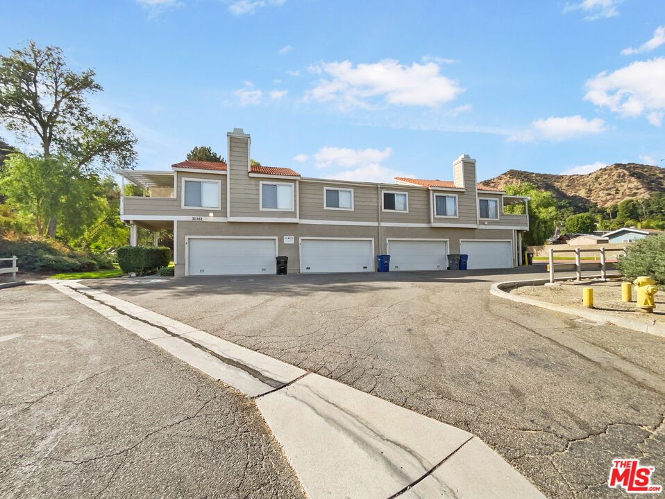 31361 The Old Road, Unit A Castaic, CA 91384 - Photo 9 of 30 Gallery Image 9