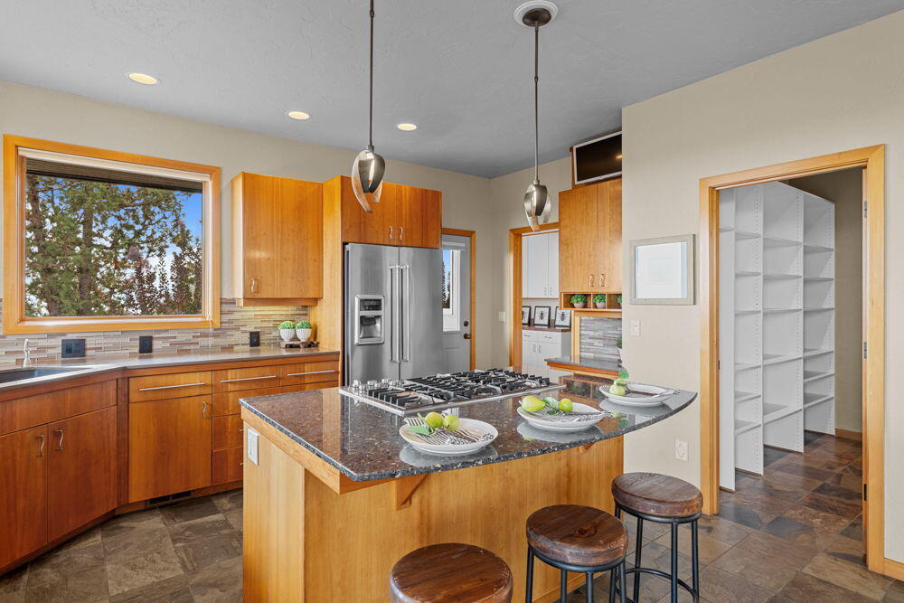 885 Northwest Chelsea Loop Bend, OR 97703 - Photo 29 of 57 75B 36-web-or-mls-Riley_Visuals-36 -