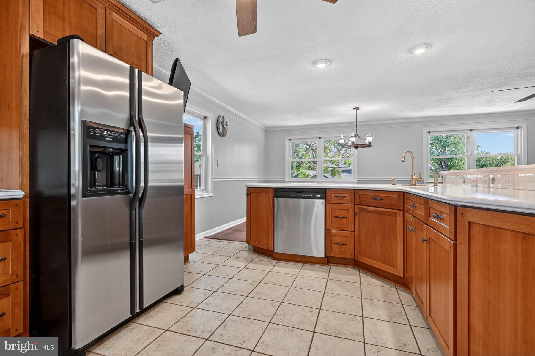 422 Ridgeview Court Arnold, MD 21012 - Photo 11 of 54 Kitchen & Island