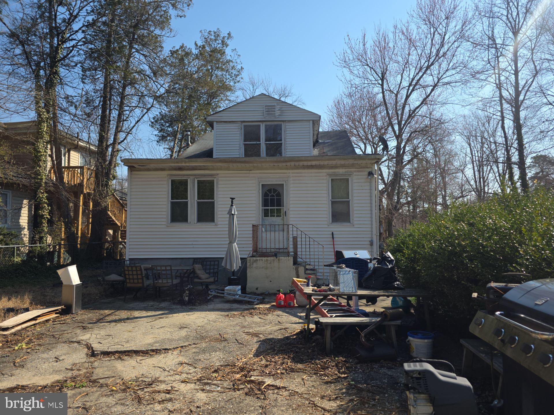44 Highland Avenue Clementon, NJ 08021 - Photo 10 of 37 a front view of a house with sitting area