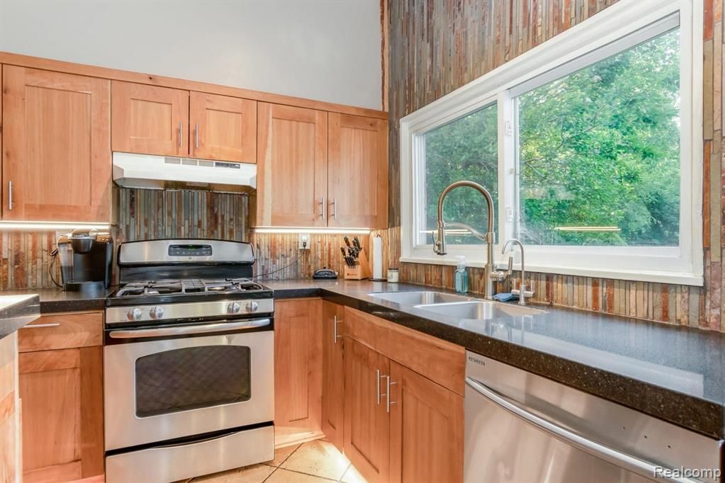 42488 13 Mile Road Novi, MI 48377 - Photo 16 of 28