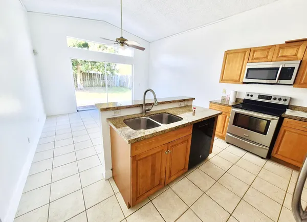 $3,000 | 7093 Middlebury Drive, Unit 7093, Boynton Beach, FL 33436