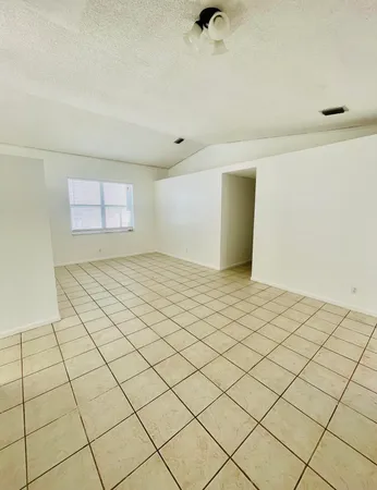 $3,000 | 7093 Middlebury Drive, Unit 7093, Boynton Beach, FL 33436
