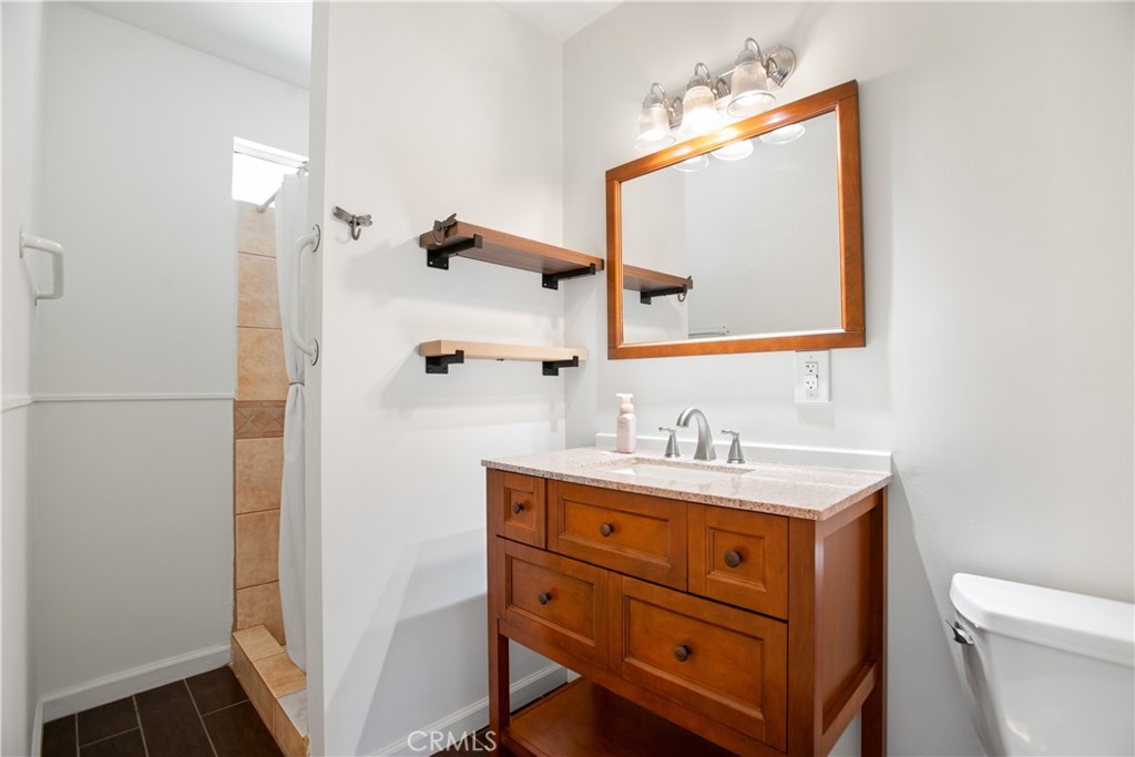 979 North Gardena Avenue Rialto, CA 92376 - Photo 11 of 33