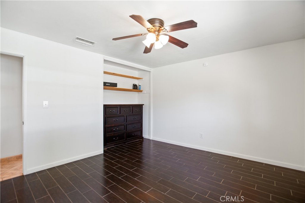 979 North Gardena Avenue Rialto, CA 92376 - Photo 15 of 33