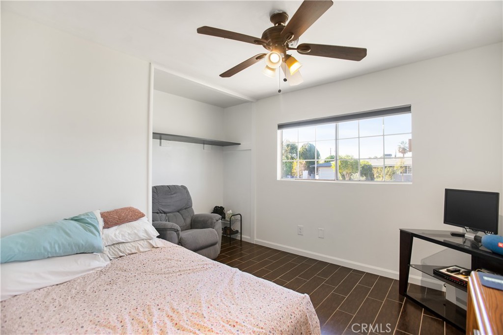 979 North Gardena Avenue Rialto, CA 92376 - Photo 10 of 33